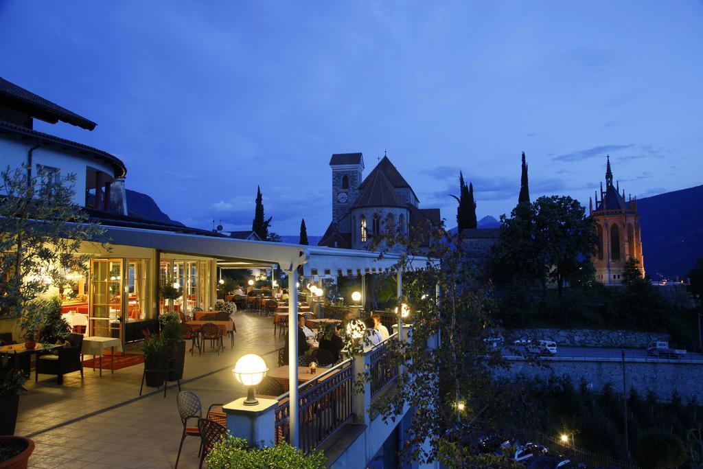 Hotel Schlosswirt — Scena