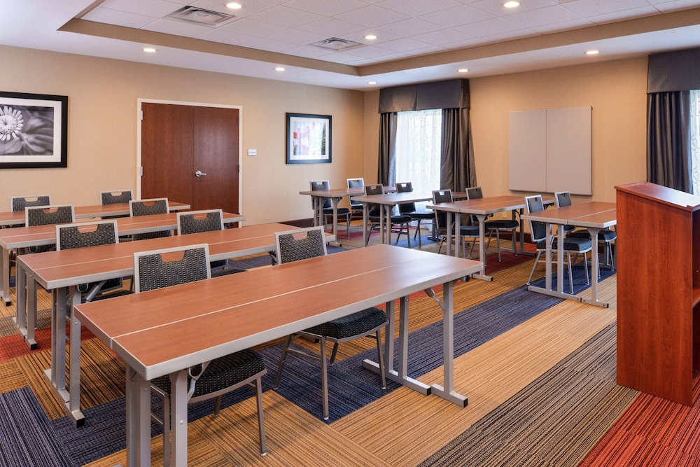 Hampton Inn & Suites by Hilton Lonoke - photo 42