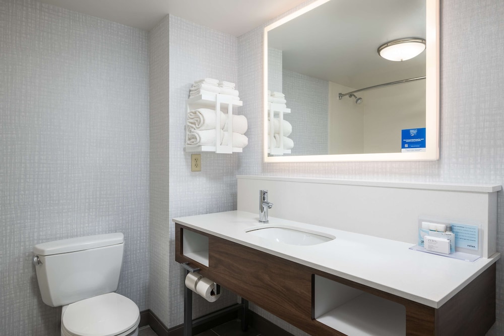 Hampton Inn & Suites Cape Cod West Yarmouth - photo 32