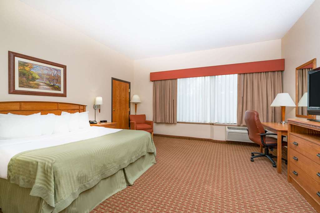 Ramada by Wyndham Des Moines Tropics Resort & Conference Ctr - photo 17
