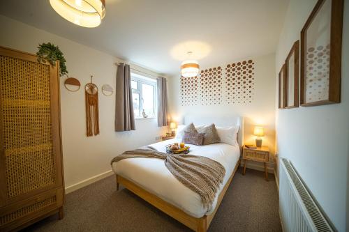 Cotswolds Beautiful 5 bed 3 bath house lovely garden free parking — 4-Star Luxury Hotel in Cirencester, United Kingdom