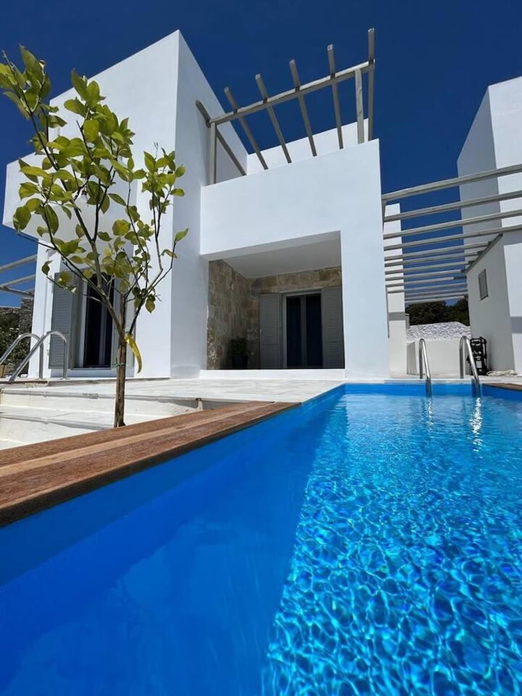 White Villas Paros With Private Pool — 4-Star Luxury Hotel in Paros, Greece