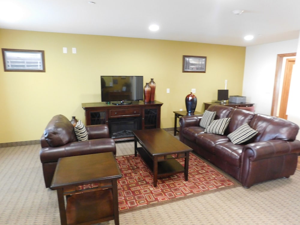 Days Inn & Suites by Wyndham Rochester Mayo Clinic South - photo 2