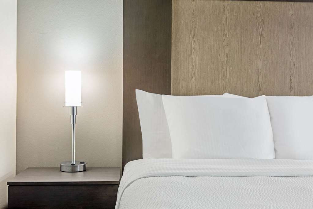 La Quinta Inn & Suites by Wyndham Ponca City - photo 10