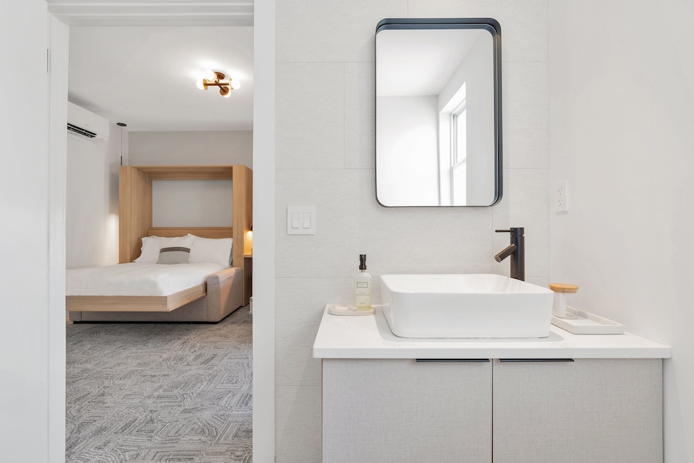 The St Laurent Social Club & Guest Rooms - photo 31