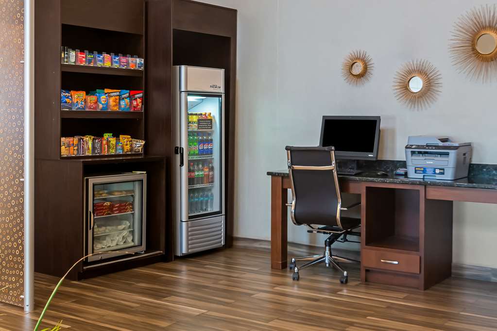 Comfort Suites Vincennes - photo 32