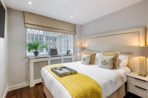 Charming 2Bd Knightsbridge Apartment Next to Harrods — 4-Star Luxury Hotel in London, United Kingdom