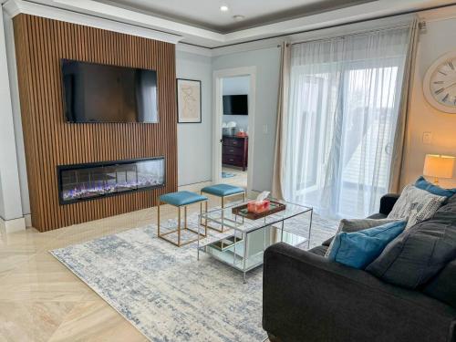 3br Gem Skyline Views Laundry & Central Air — 4-Star Luxury Hotel in Boston, United States