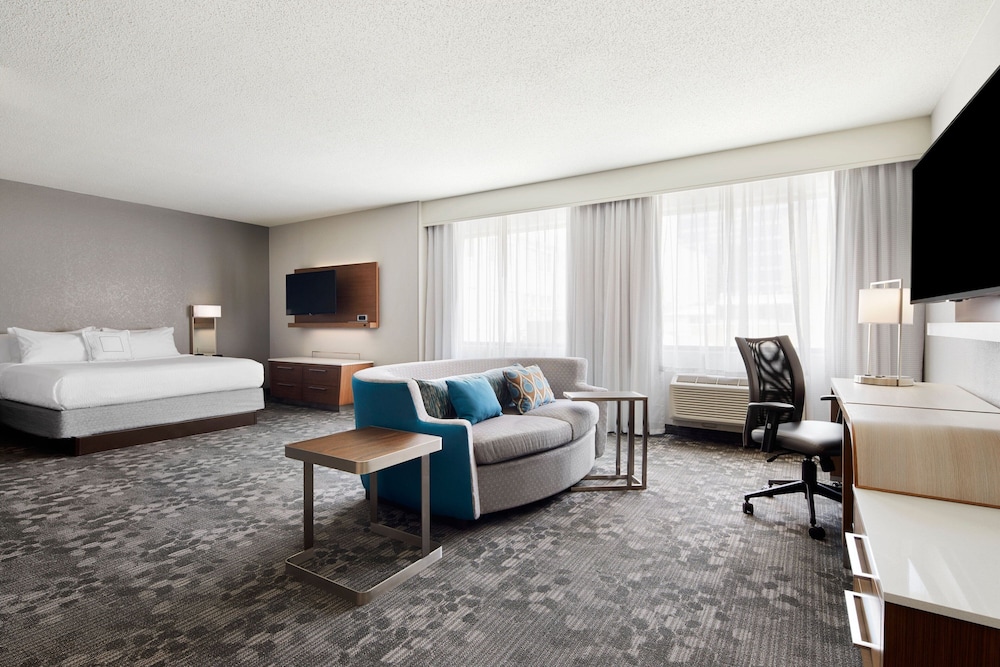 Courtyard by Marriott Milwaukee Downtown - photo 16