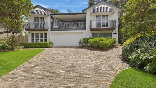 Stones Throw To Stunning North Avoca Beach — hotel in North Avoca