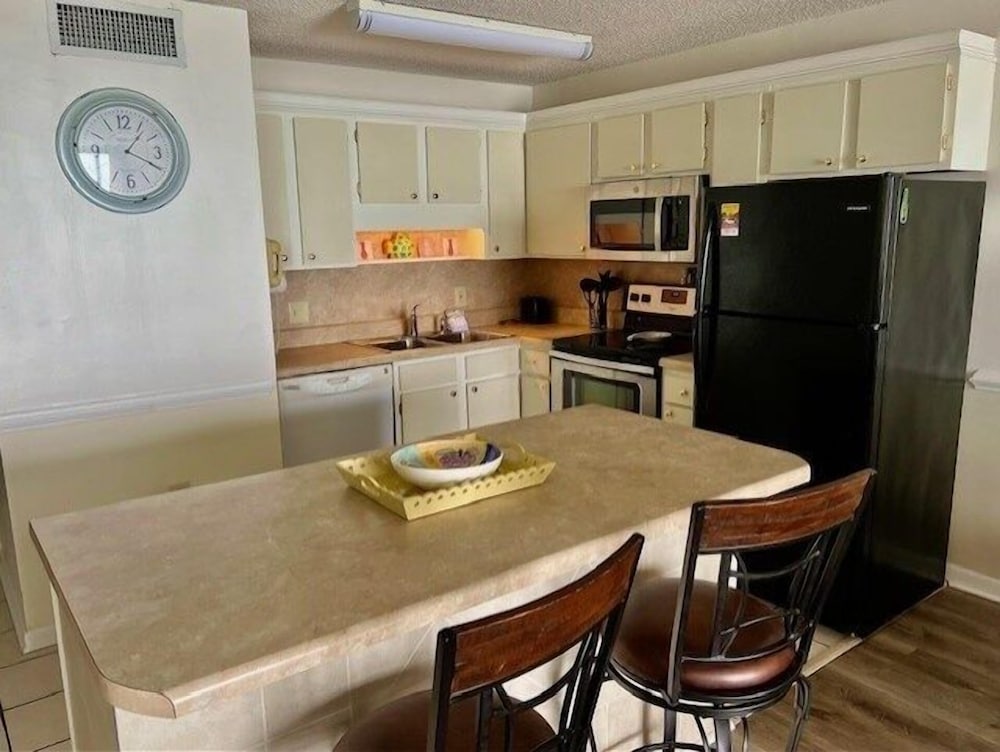 Royal Garden Resort 403 1 Bedroom Condo by RedAwning - photo 6