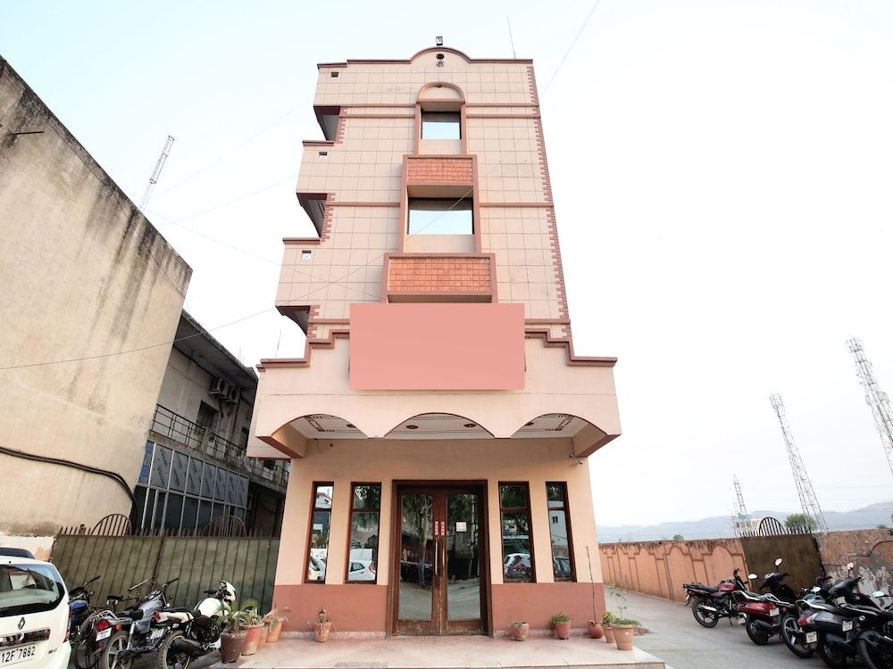 OYO 14754 Hotel ashish - carbon neutral hotel in Baddi