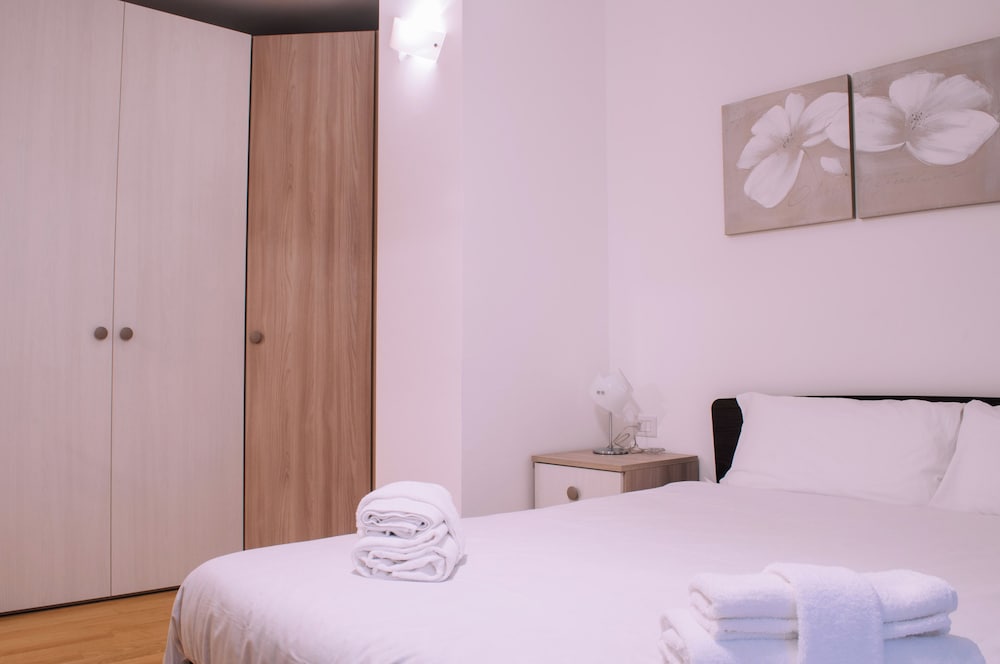 Appartamento di design alle due Torri — 4-Star Luxury Hotel in Bologna, Italy