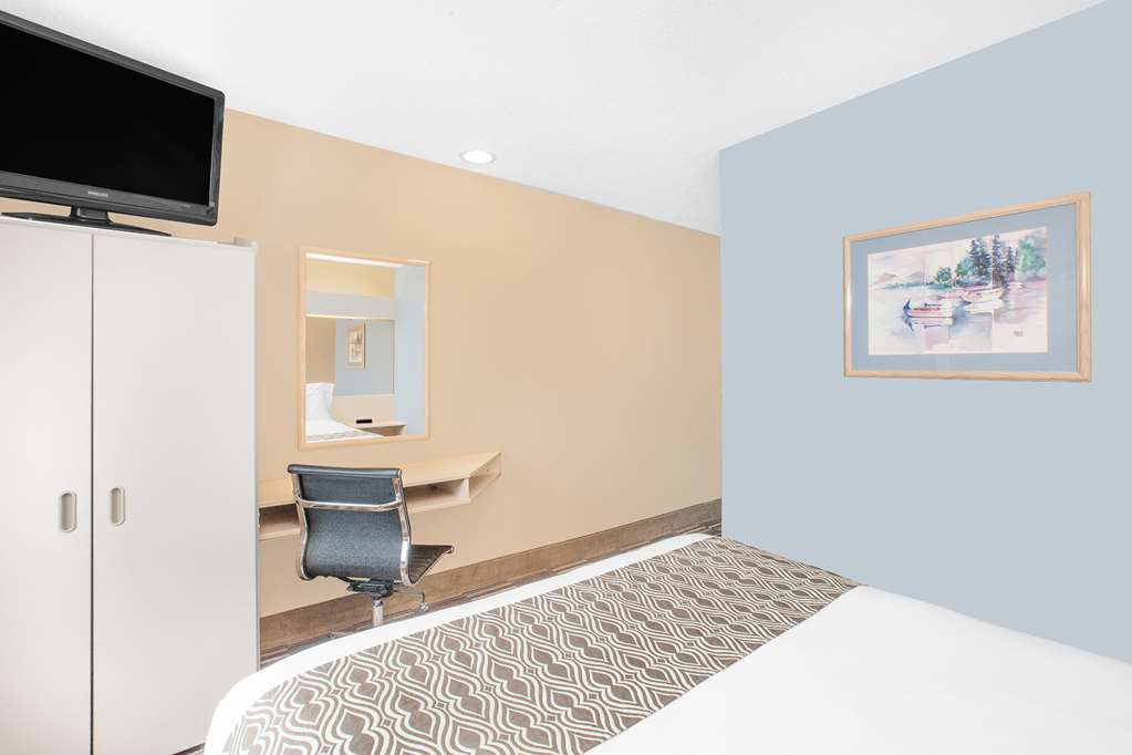 Microtel Inn & Suites By Wyndham Clear Lake - photo 8