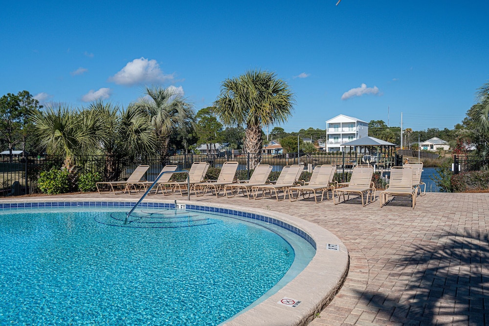 Nautical Sunset Incredible 2 BDR on Grand Lagoon — 4-Star Luxury Hotel in Panama City Beach, United States
