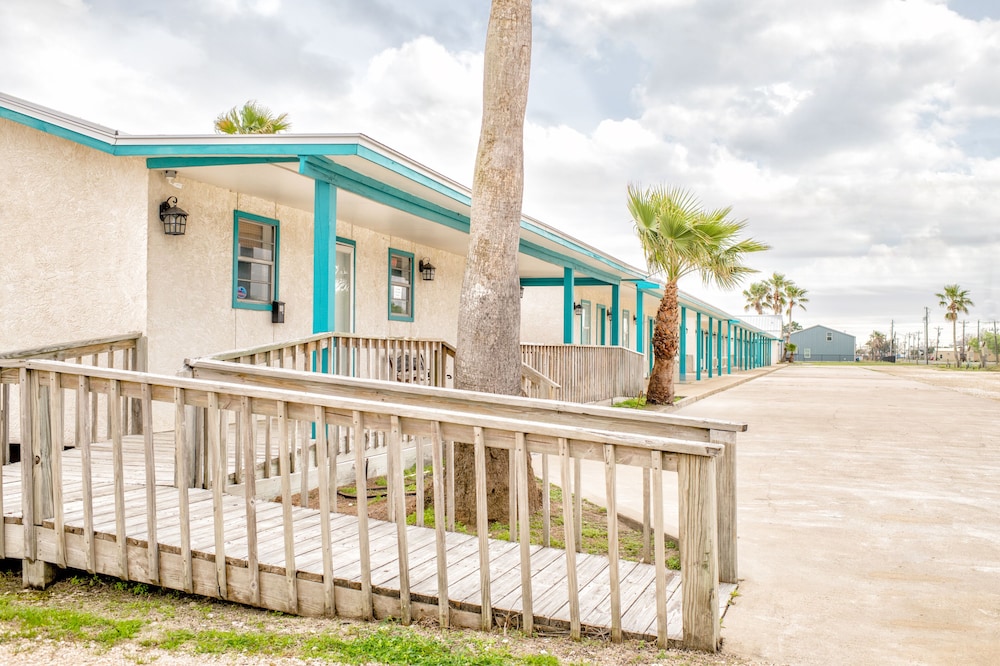 Captain Quarters Motel - photo 25