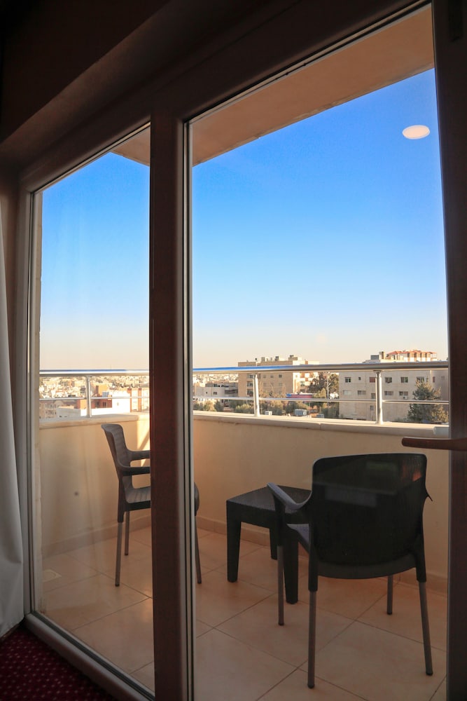 Balcony Hotel & Suites - last minute hotel in Amman