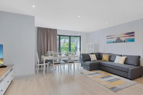 Spacious 3 bedroom 2 bathroom Surbiton — 4-Star Luxury Hotel in Surbiton, United Kingdom