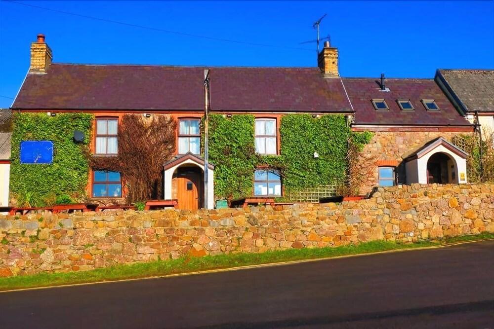King's Head Inn — 4-Star Luxury Hotel in Swansea, United Kingdom