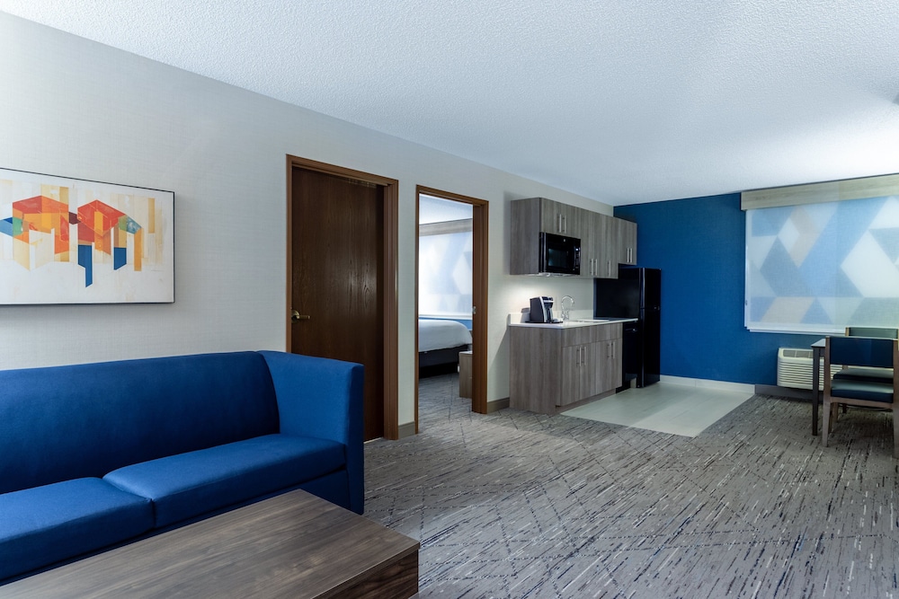 Holiday Inn Express & Suites Vadnais Heights by IHG - photo 28