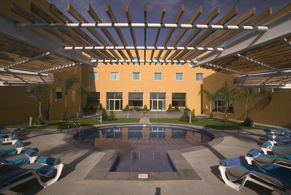 Fiesta Inn Express San Luis Potosí Oriente