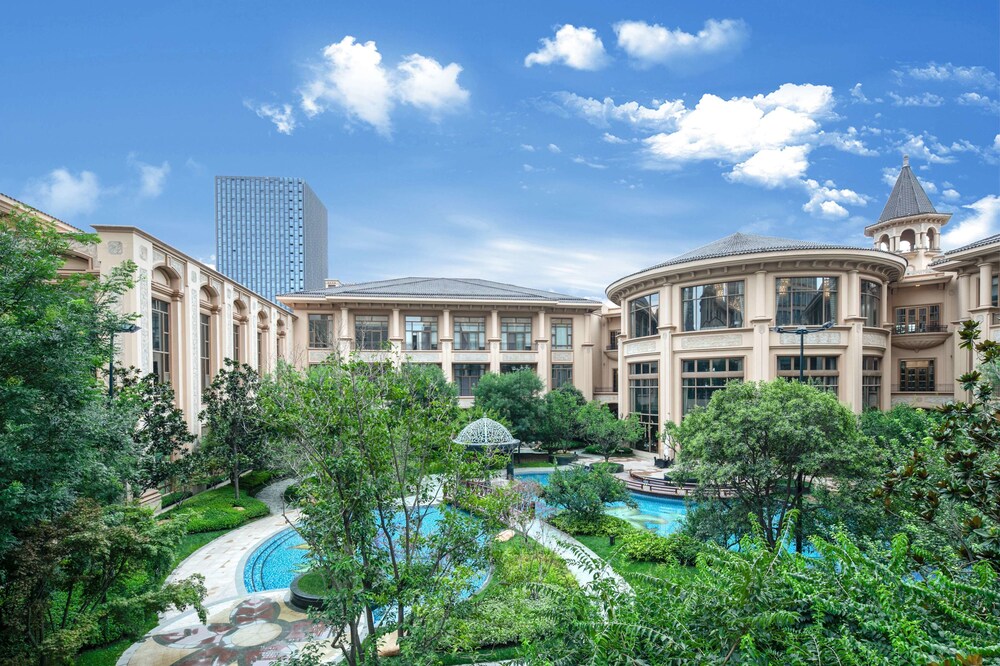 Chateau Star River Shaanxi — 5-Star Luxury Hotel in Xi'an, People's Republic of China