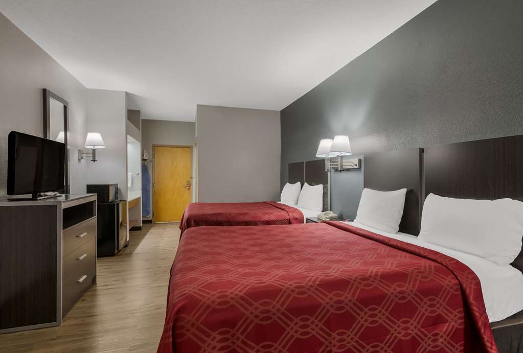 Econo Lodge Inn & Suites Diamondhead - photo 12