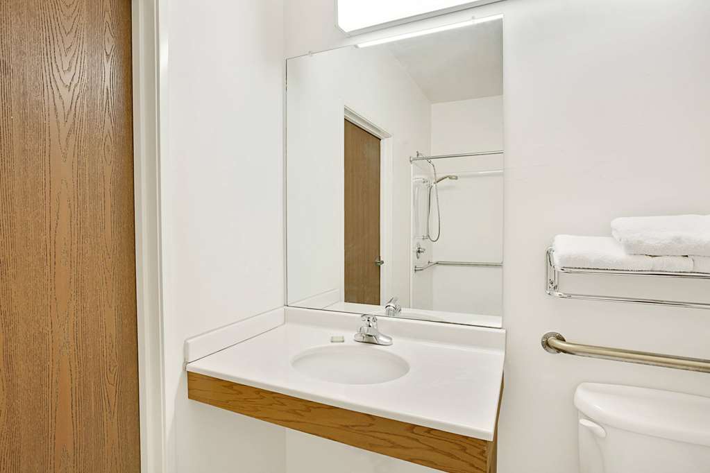 Super 8 by Wyndham Hampshire IL - photo 9