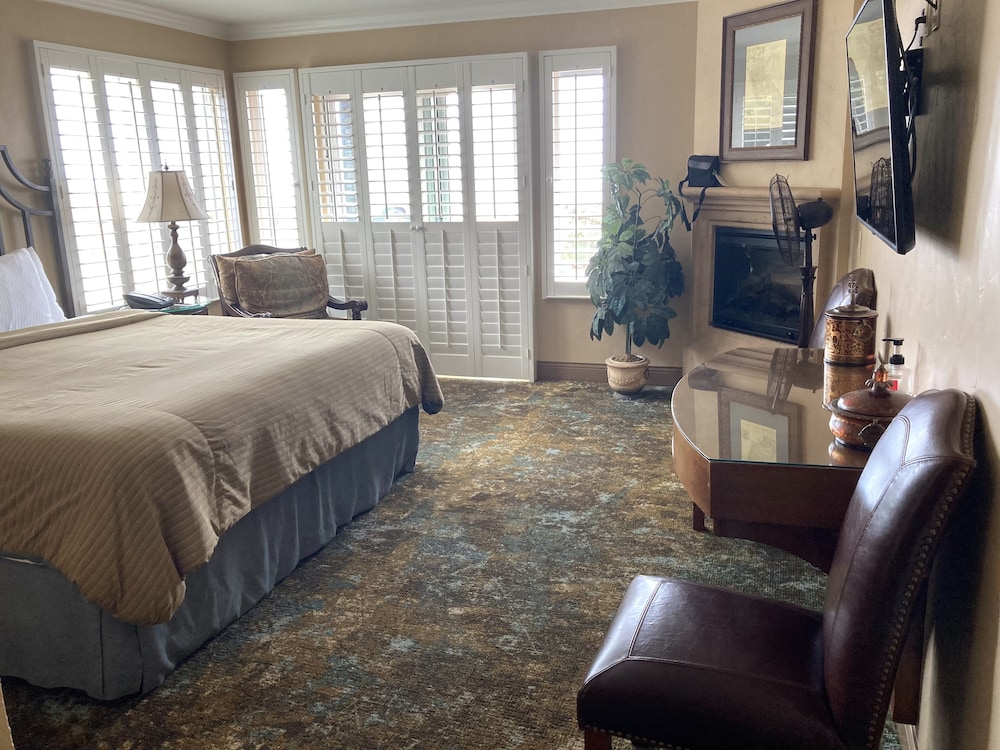 Blue Dolphin Inn - photo 20