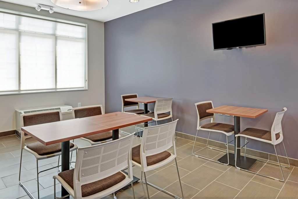 Microtel Inn & Suites By Wyndham Philadelphia Airport Ridley - photo 10