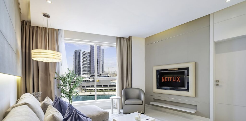 LUX The Voleo Canal View Suite — 4-Star Luxury Hotel in Dubai, United Arab Emirates