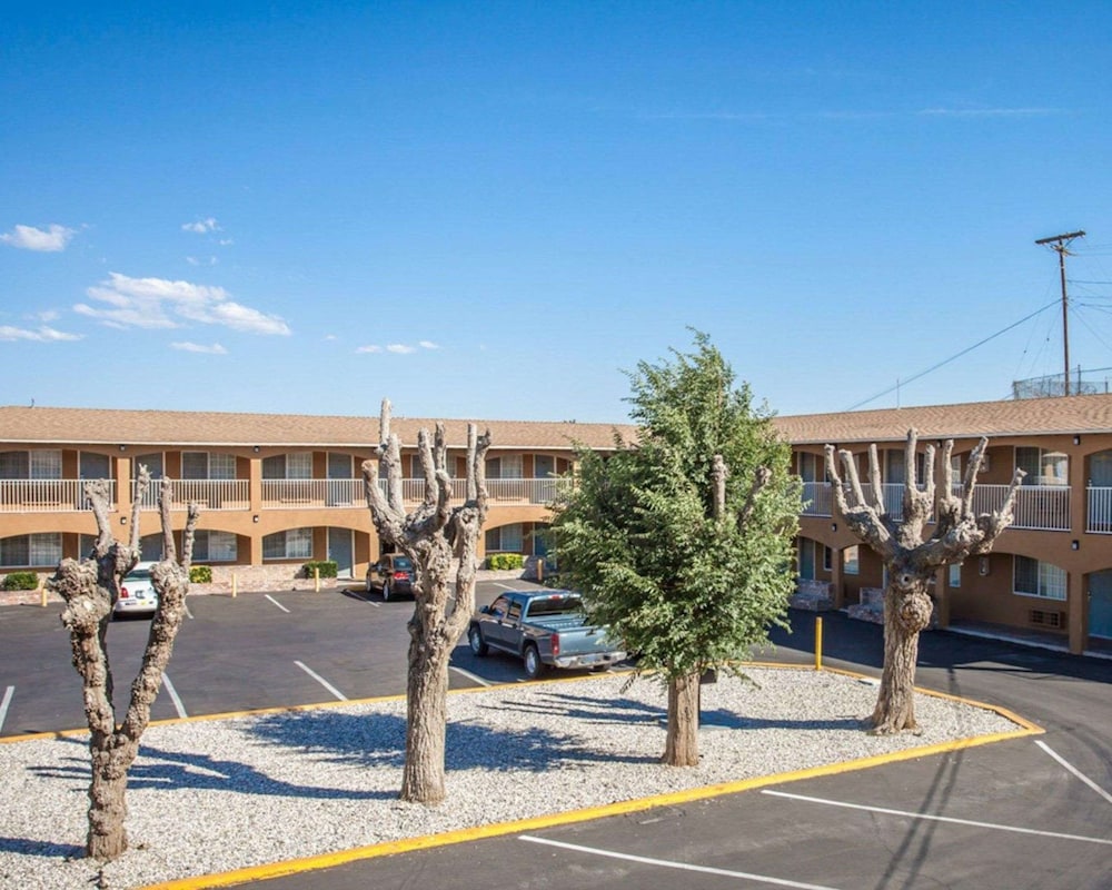 Econo Lodge On Historic Route 66 - photo 26