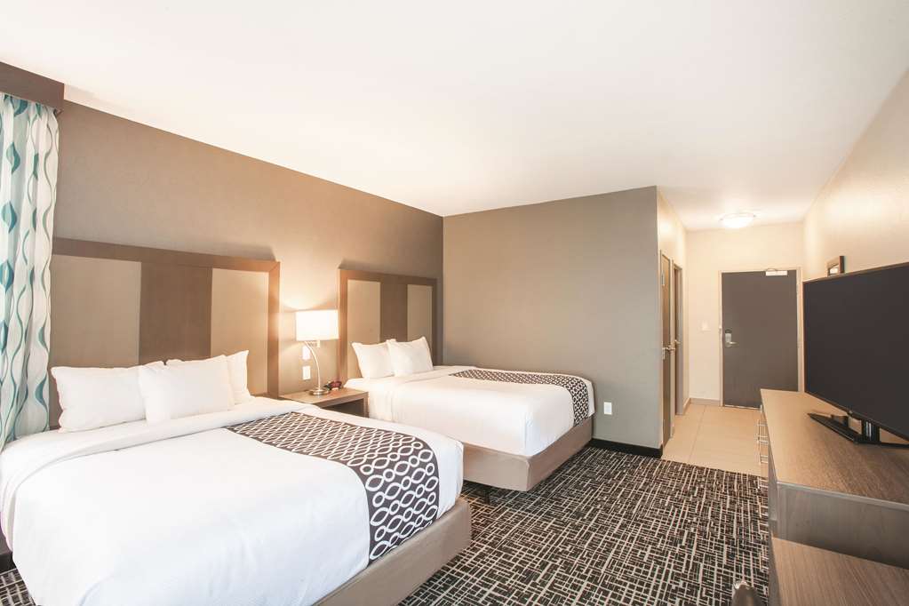 La Quinta Inn & Suites by Wyndham San Marcos Outlet Mall - photo 18