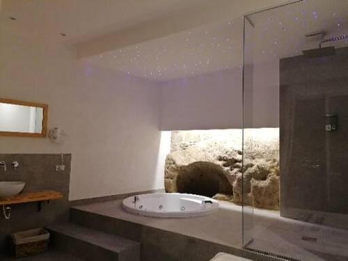 Lavinum - carbon neutral hotel in Monte Di Procida