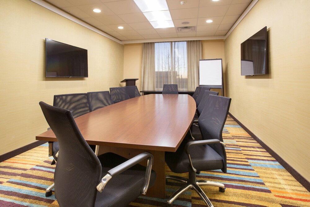 Fairfield Inn & Suites by Marriott Burlington - photo 27