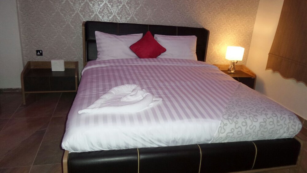 Royal Chalet — Al Ahmadi — photo 4