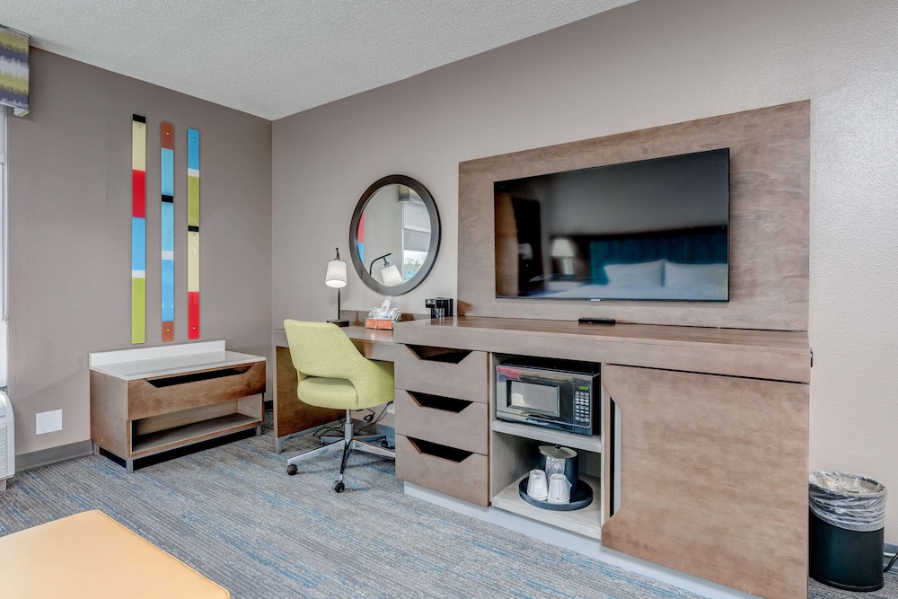 Hampton Inn Morgantown - photo 11