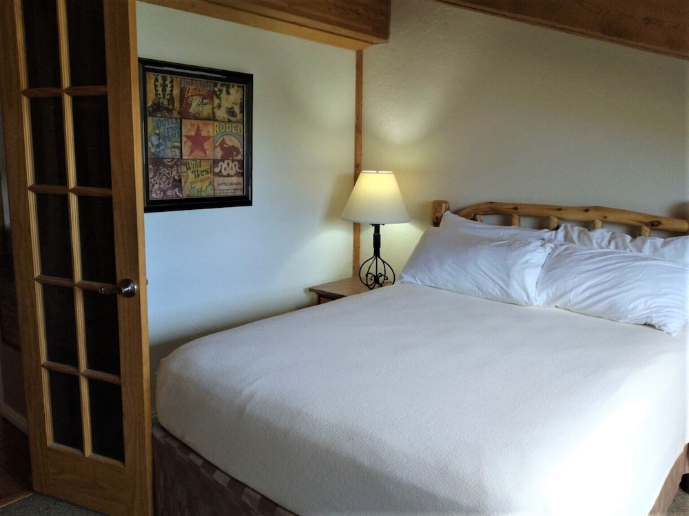 The Boulder Creek Lodge - photo 12