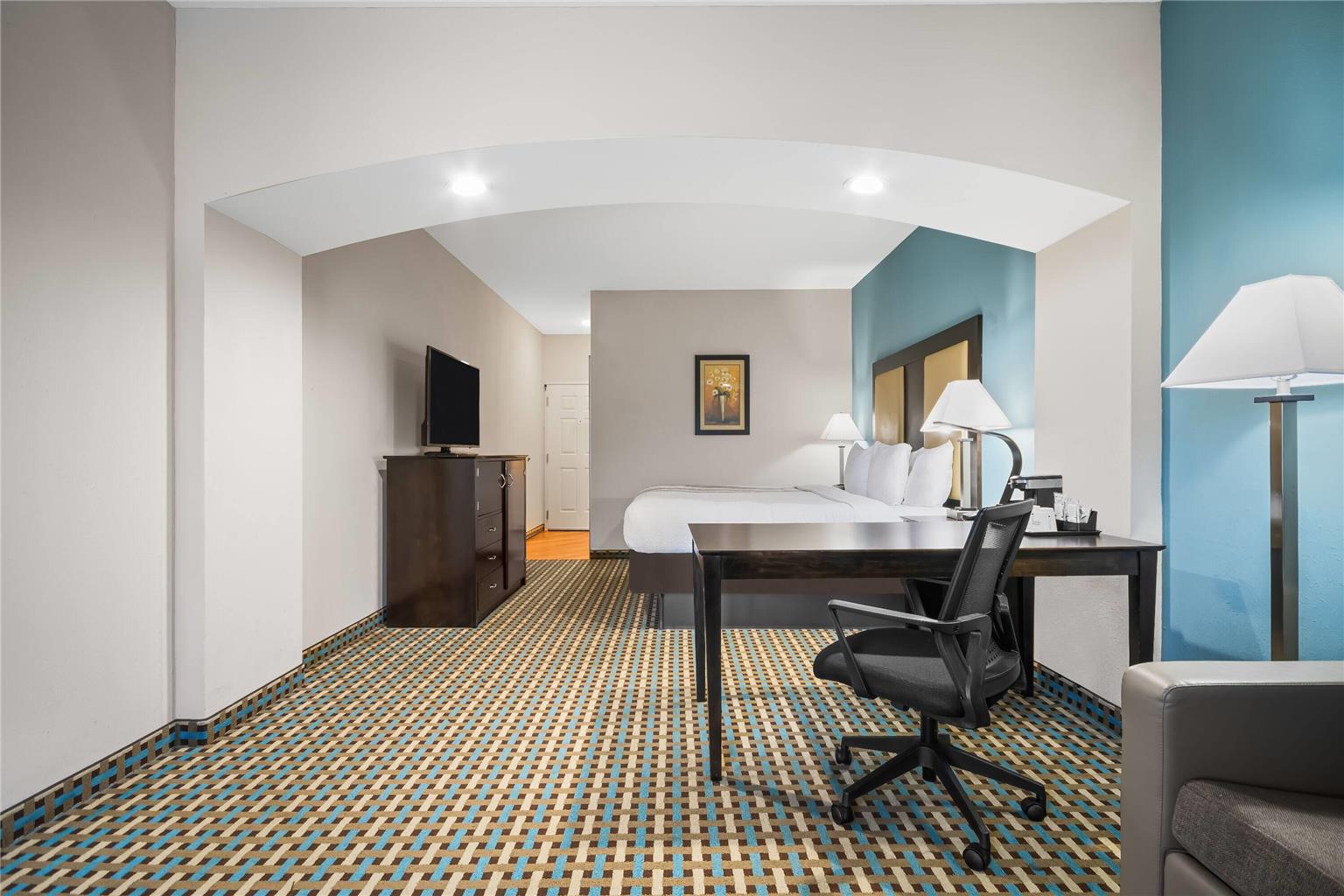 La Quinta Inn & Suites by Wyndham Stonington Mystic Area - photo 31