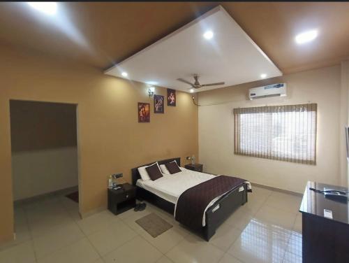 Hmt Comforts — Hassan