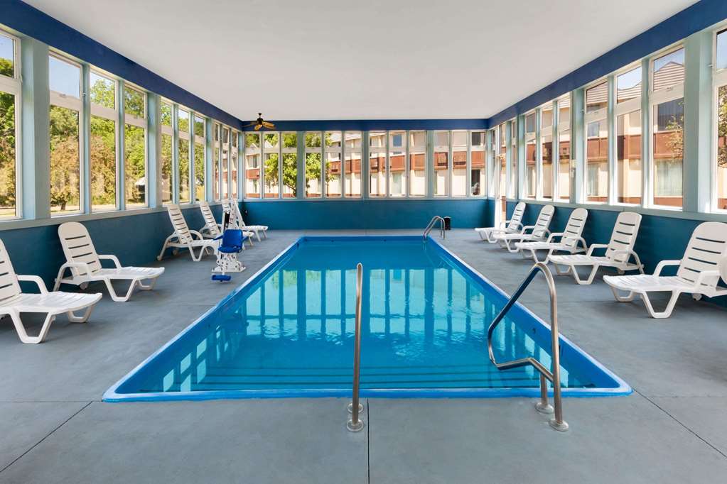 Days Inn by Wyndham Albion - photo 3