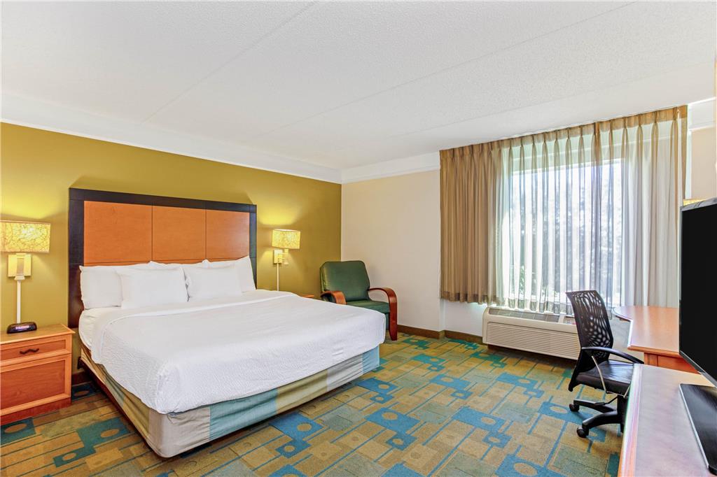 La Quinta Inn & Suites by Wyndham Orlando I Drive Conv Ctr - photo 35