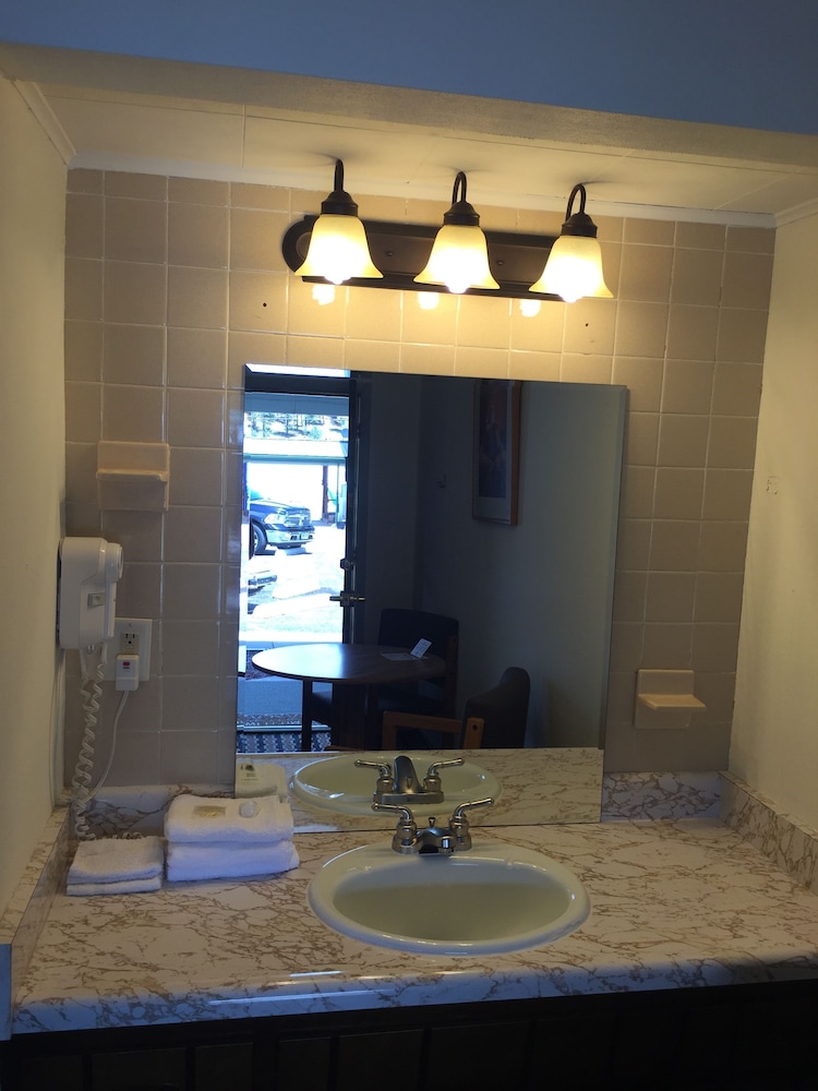 Americas Best Value Dakota Cowboy Inn - photo 36