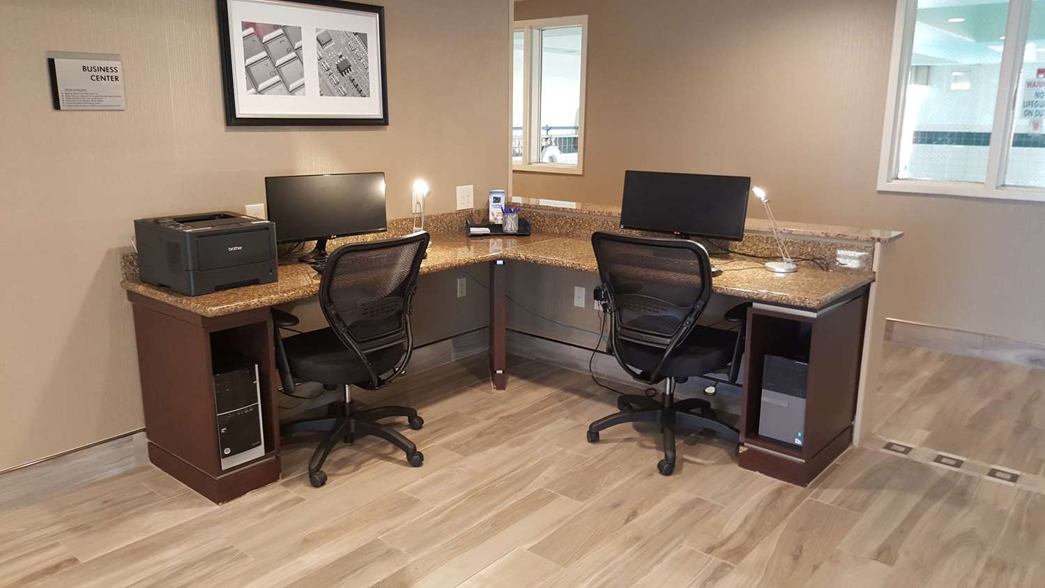 Airport Inn and Suites - photo 25