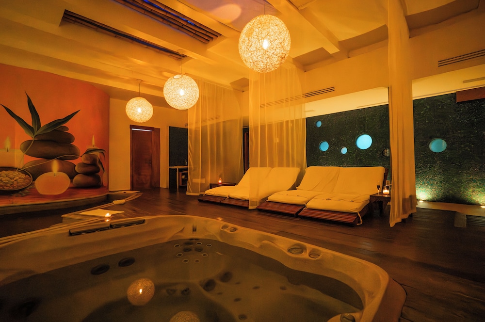 Artisan Family Hotels And Resorts Playa Esmeralda