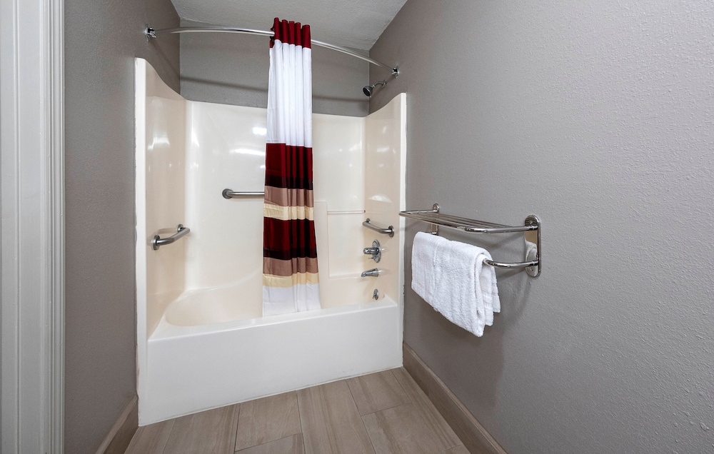 Red Roof Inn Bay Minette - photo 23