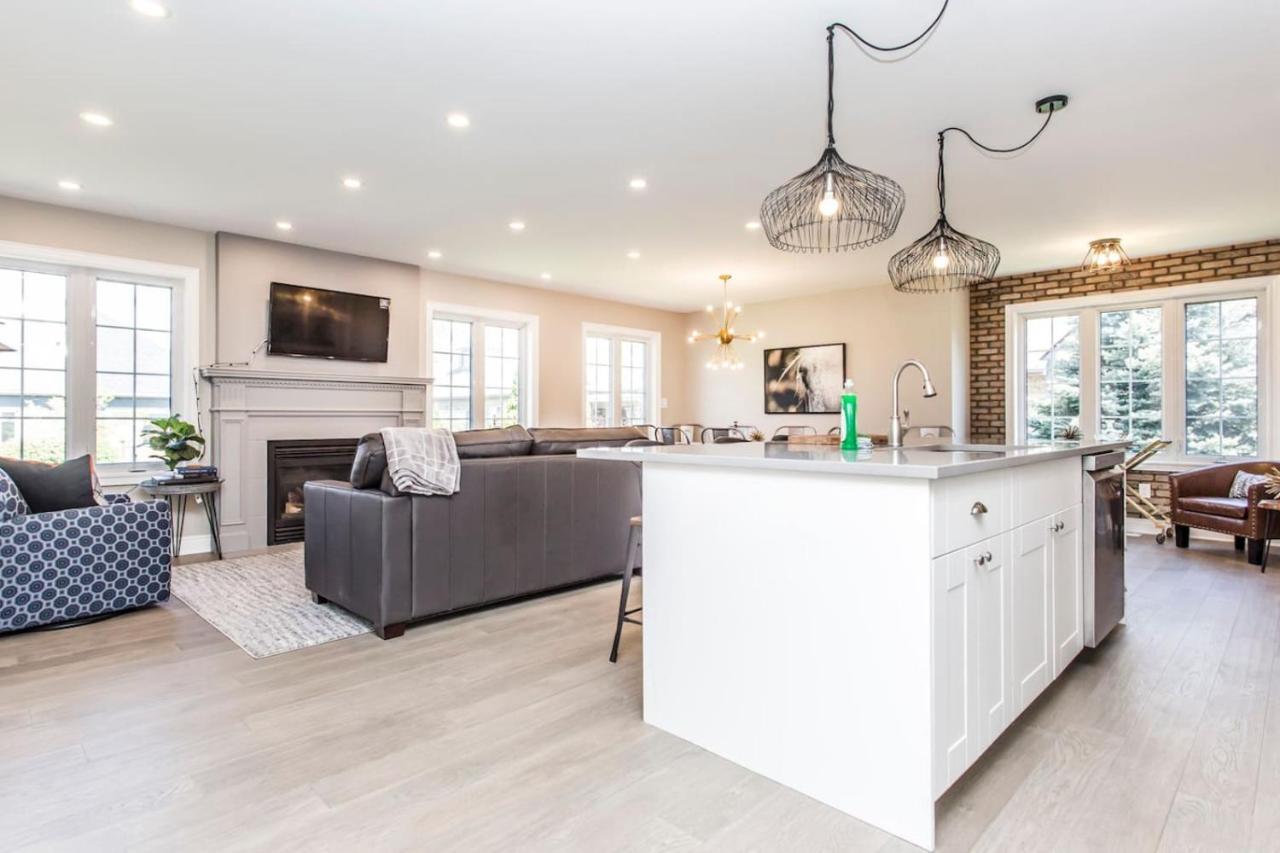 Boutique Quality in Old Towne with Hot Tub — hotel near Niagara District Airport