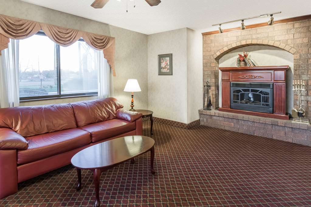 Super 8 by Wyndham Woodstock - photo 12