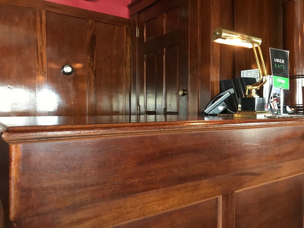 The Winthrop Arms Hotel And Restaurant - photo 2