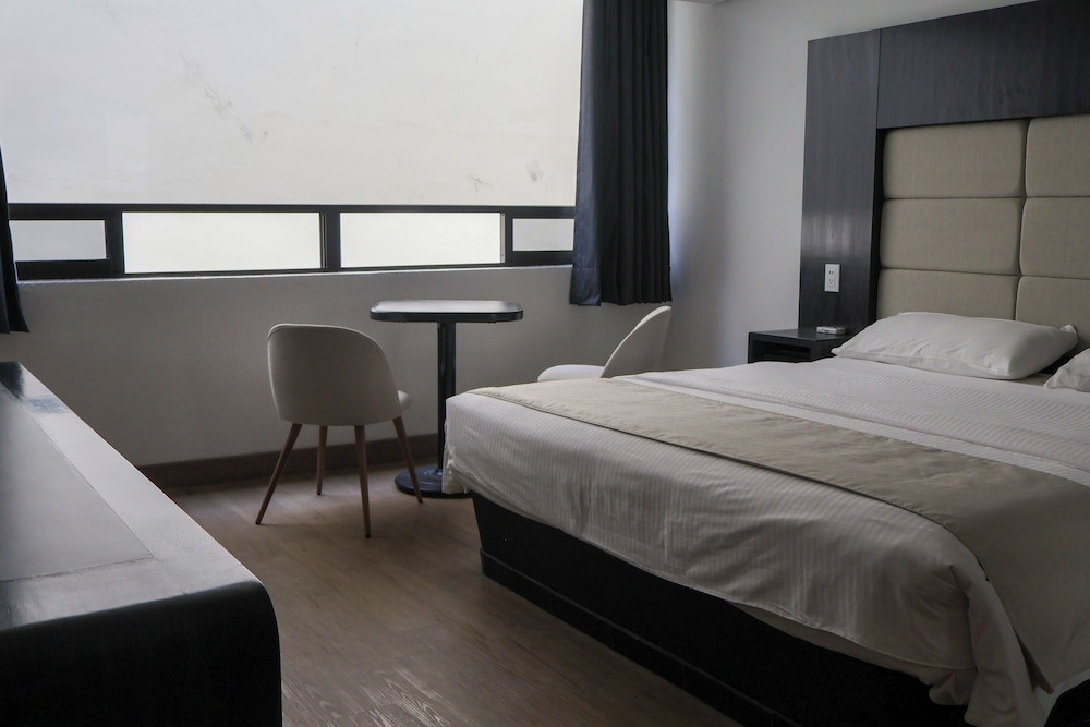 Hotel Embassy